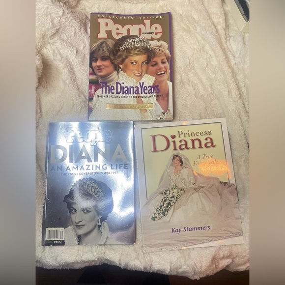 Princess Diana memorabilia books and magazines - Picture 1 of 8